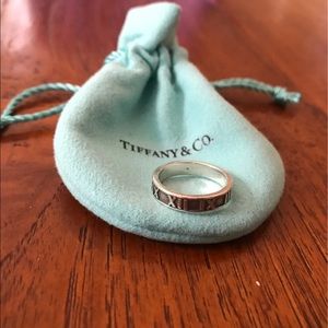 Tiffany & Co. Atlas ring size 6.5